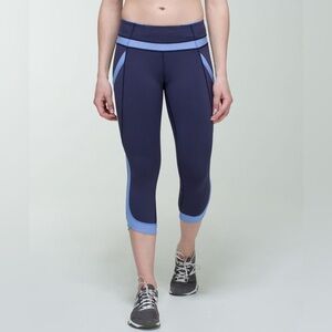 Lululemon Chase Me Crop II
Cadet Blue / Lullaby size 6